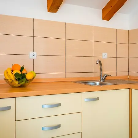 Bogdanovic Apartment Tisno